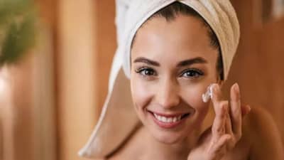 मॉयश्चरायझर लावताना तुम्हीसुद्धा या चुका करता का ? होऊ शकते त्वचेचे नुकसान, जाणून घ्या योग्य पद्धत