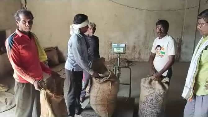 34 केंद्रांपैकी 28 केंद्रावरून धान्य खरेदी सुरु, शेतकऱ्यांमध्ये आनंदाचे वातावरण