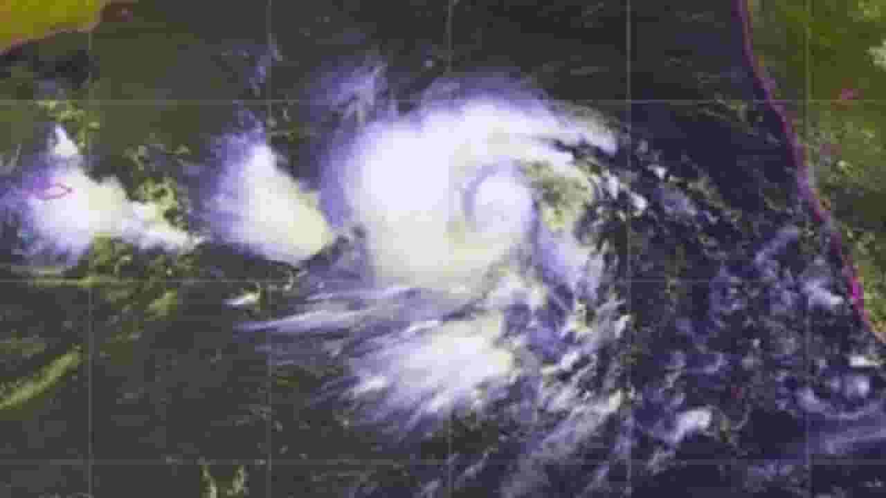 Biparjoy Cyclone : मच्छीमारांसाठी मोठी अपडेट!; खोल समुद्रात जाऊ नका? का दिले निर्देश?