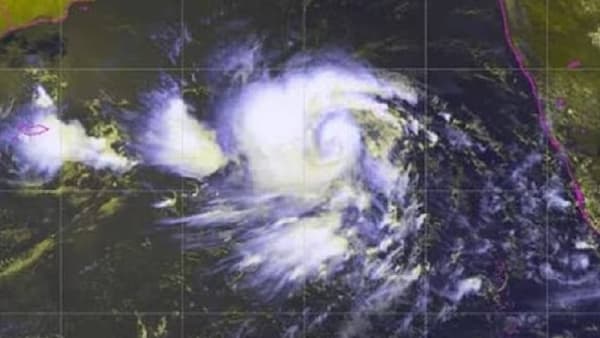 Biparjoy Cyclone : मच्छीमारांसाठी मोठी अपडेट!; खोल समुद्रात जाऊ नका? का दिले निर्देश?