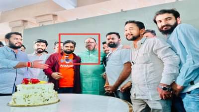 शरद पवार यांना धमकी देणारा चंद्रशेखर बावनकुळे यांच्यासोबत केक कापतोय? अमोल मिटकरी यांच्याकडून तो फोटो ट्विट