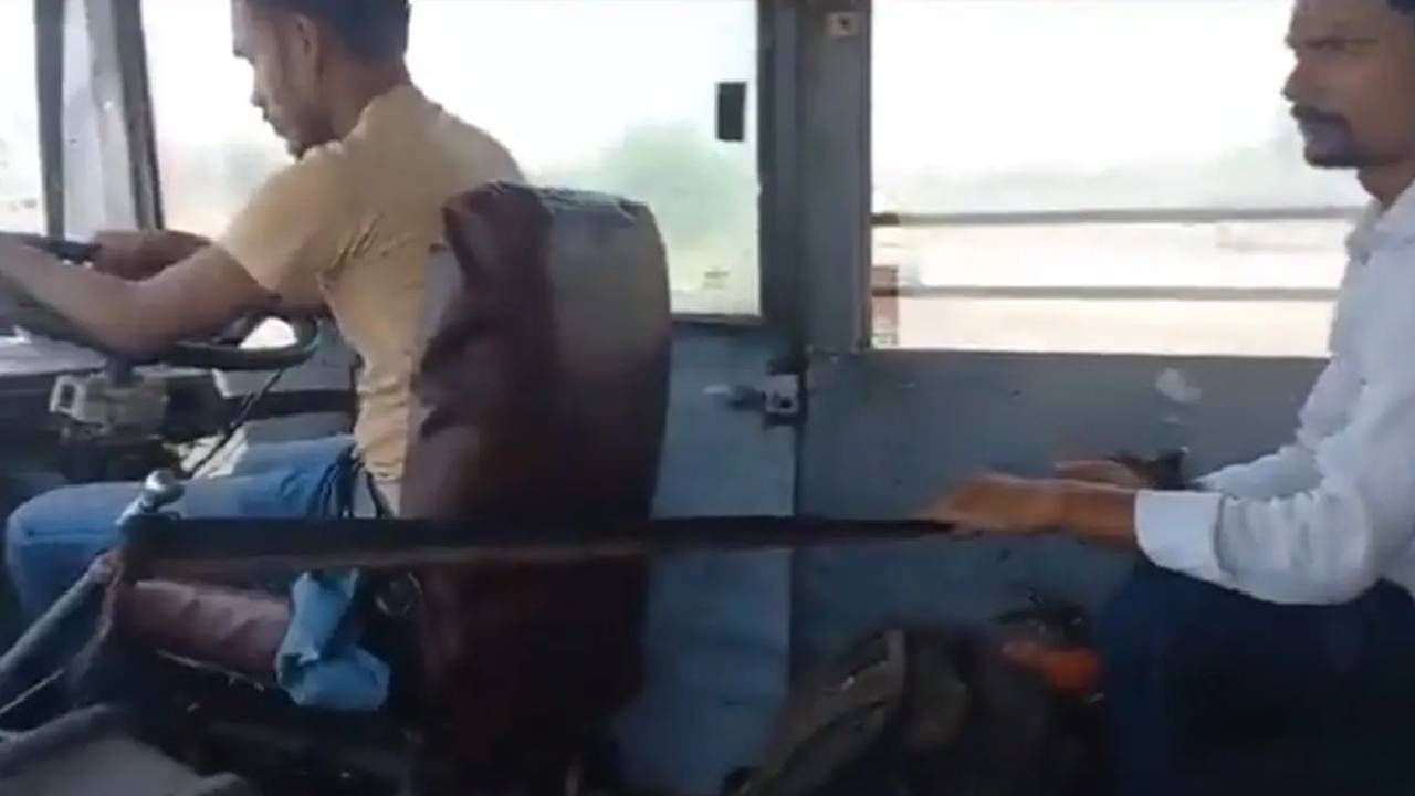 VIDEO | युपीमधील ड्रायव्हरचा जुगाड पाहून सुध्दा..., बसच्या गिअरची दोरी प्रवाशाच्या हातात