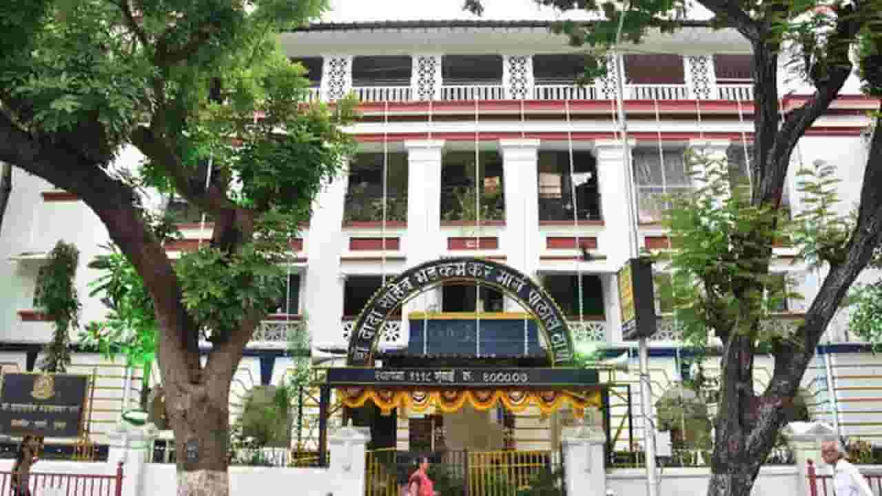 ऐन पावसाळ्याच्या तोंडावर मुंबई पोलिसांवर धर्मसंकट ! 116 कुटुंबियांनाच कसली नोटीस?