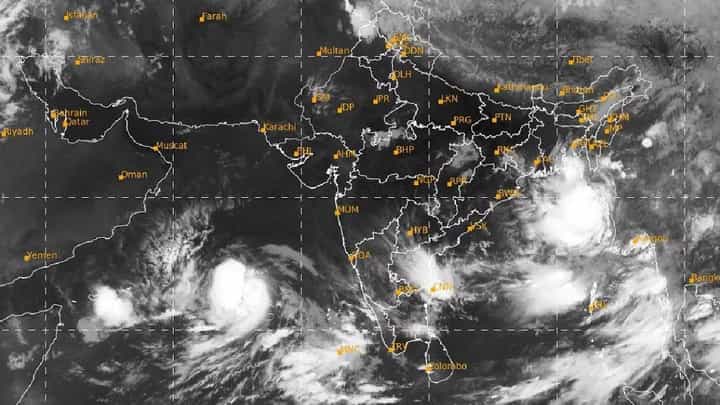 सावधान! बिपरजॉय मुंबईकडे सरकतोयं?; किनार पट्ट्यांनाही सतर्कतेचा इशारा, मोसमी पाऊसही होणार दाखल सावधान! बिपरजॉय मुंबईकडे सरकतोयं?; किनार पट्ट्यांनाही सतर्कतेचा इशारा, मोसमी पाऊसही होणार दाखल
