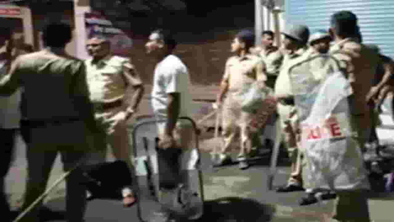 जळगावच्या अमळनेरमधील राडा प्रकरणी मोठी बातमी, संचारबंदीचा आजचा दुसरा दिवस अन्...