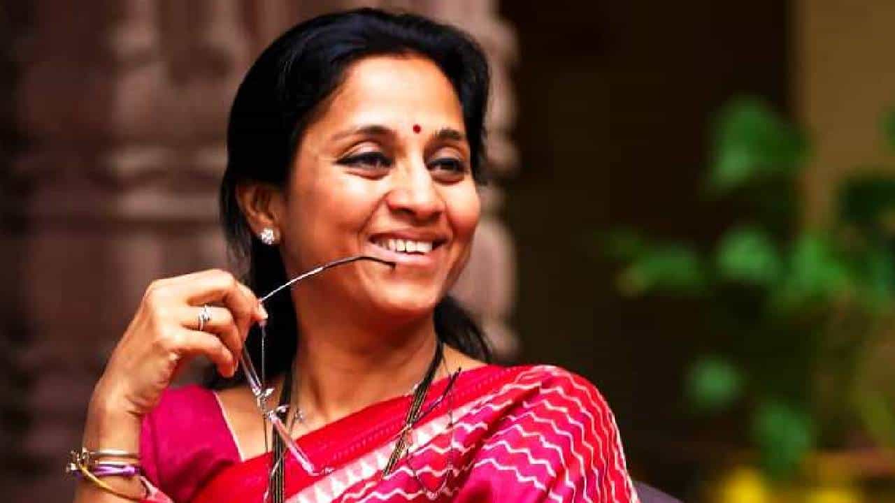 अन् खासदार सुप्रिया सुळे भारावल्या; नेमकं काय झालं पुण्याच्या भोर तालुक्यातील भेटीतं? अन् खासदार सुप्रिया सुळे भारावल्या; नेमकं काय झालं पुण्याच्या भोर तालुक्यातील भेटीतं?