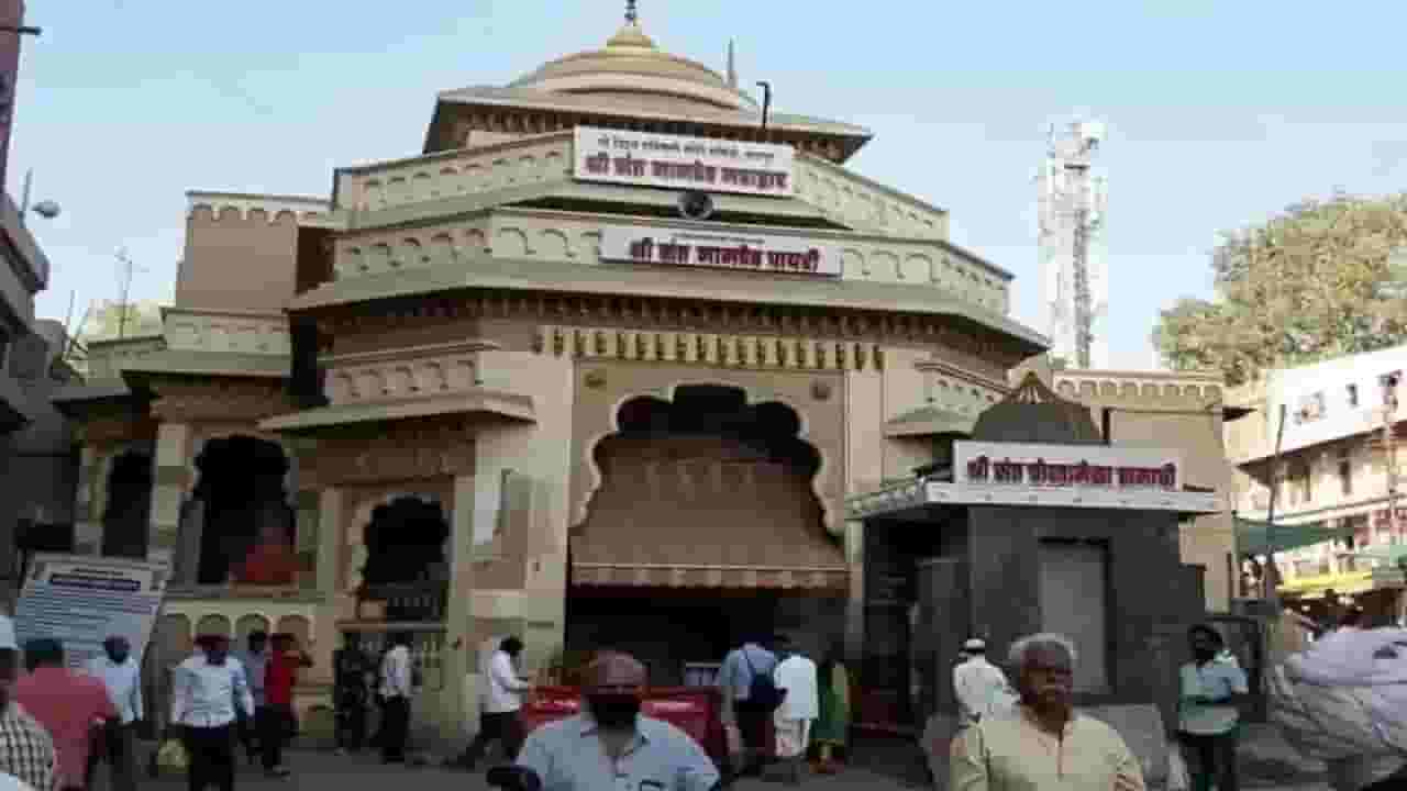 Ashadhi Ekadashi Vari 2023 : आषाढी यात्रेच्या आधीच पंढरपूरात विघ्न? पत्रा शेडवरून मतमतांतर Ashadhi Ekadashi Vari 2023 : आषाढी यात्रेच्या आधीच पंढरपूरात विघ्न? पत्रा शेडवरून मतमतांतर