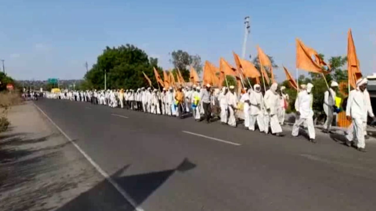 त्याचबरोबर खास मेजवानी सुद्धा दिली आहे. 