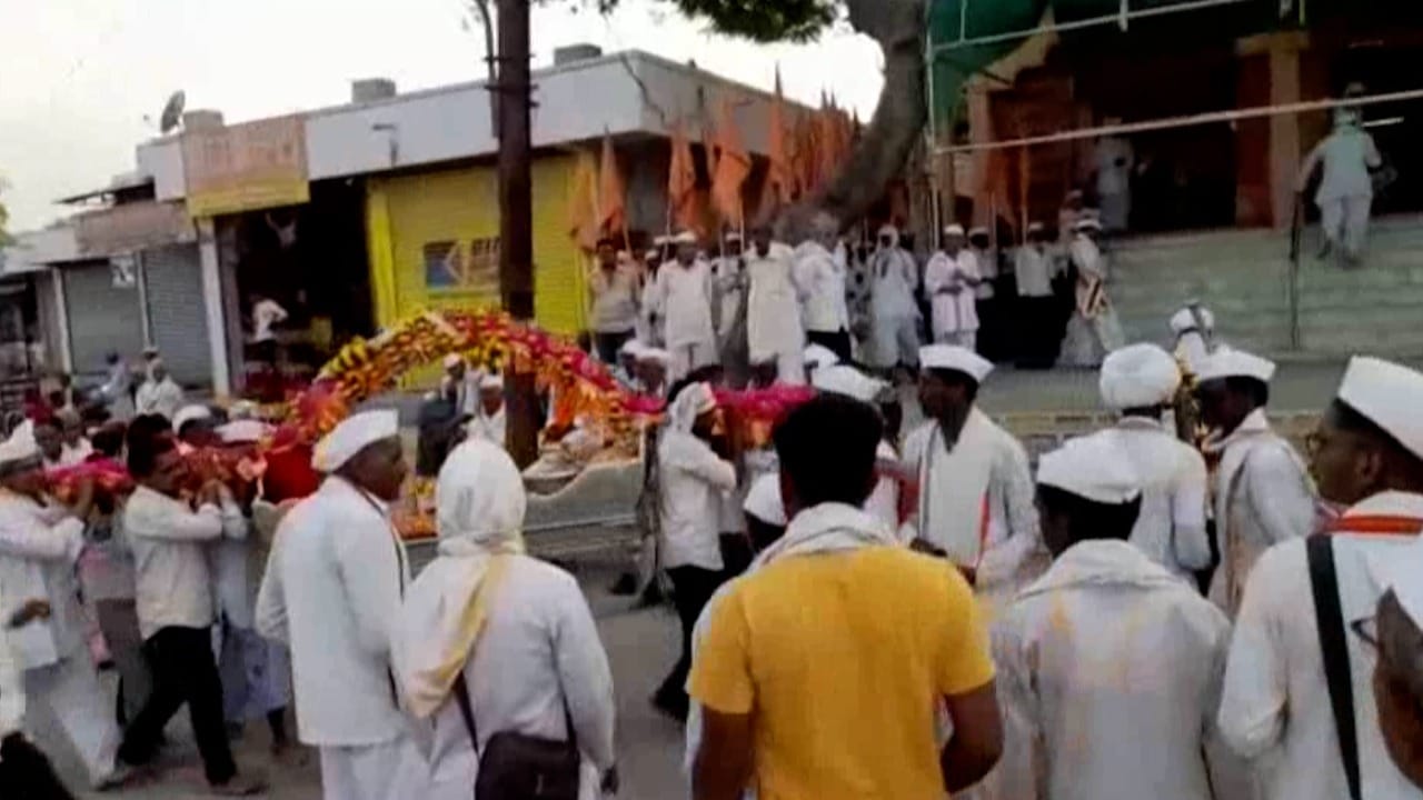 पालखी  खानदेशमधून विदर्भात दाखल होताच विदर्भातील भाविकांनी आठवडाभर पालखीचे मनोभावे स्वागत केले.