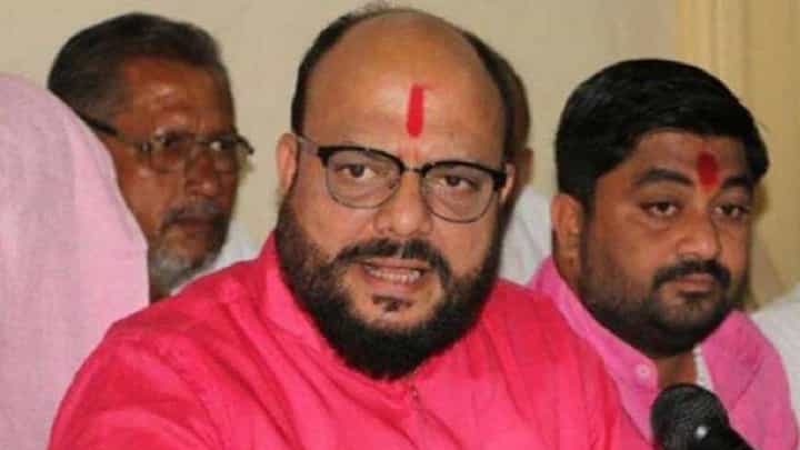 Gulabrao Patil यांच्यावर कार्यकर्त्याची आक्षेपार्ह शब्दात टीका अन् कार्यकर्त्याला शिवीगाळ, ऑडिओ क्लिप व्हायरल Gulabrao Patil यांच्यावर कार्यकर्त्याची आक्षेपार्ह शब्दात टीका अन् कार्यकर्त्याला शिवीगाळ, ऑडिओ क्लिप व्हायरल
