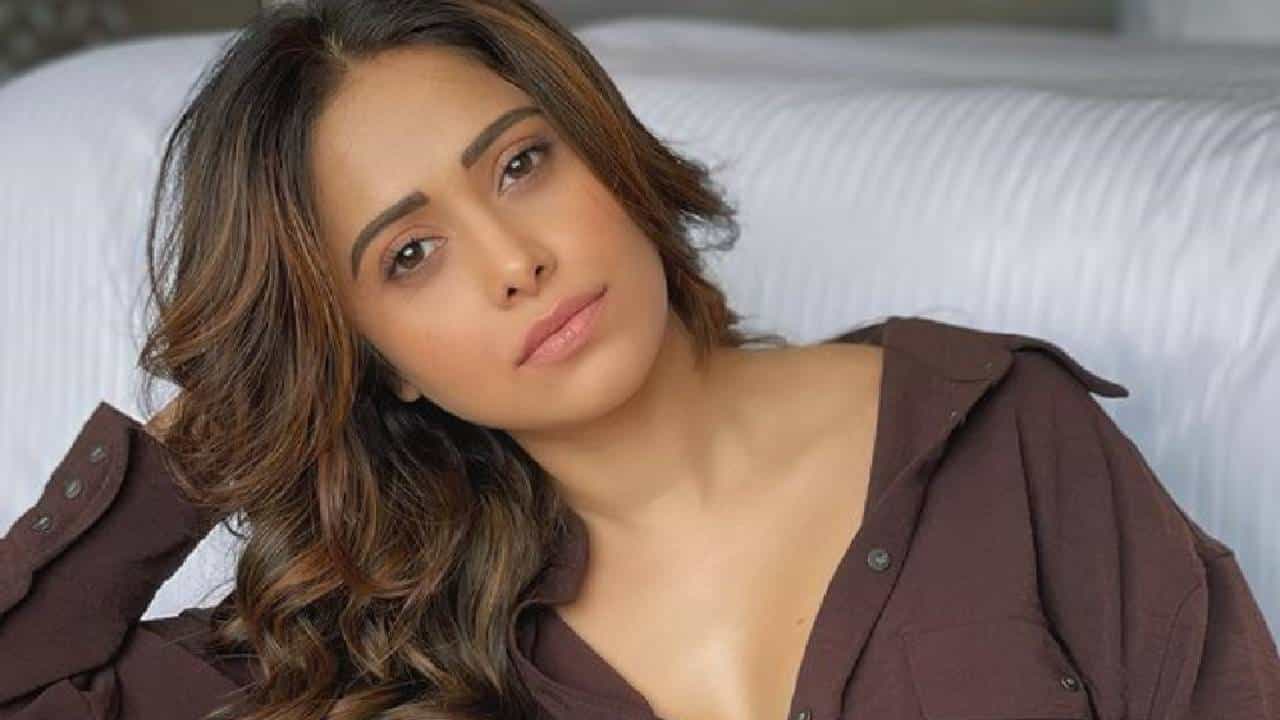 बाॅलिवूड अभिनेत्री नुसरत भरूचा ही नेहमीच चर्चेत राहणारी अभिनेत्री आहे. ड्रीम गर्लमध्ये आयुष्मान खुराना याच्यासोबत धमाकेदार अभिनय करताना नुसरत भरूचा ही दिसली होती.
