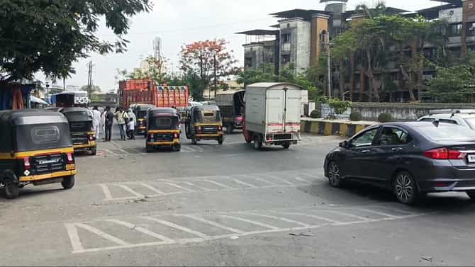कट मारल्याचा राग आला, पाठलाग करून ट्रक गाठला, चालकाच्या बाजूने चढून मारहाण करू लागला, स्टेरिंग फिरलं आणि खेळ खल्लास झाला
