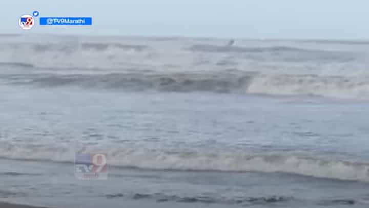 Biparjoy Cyclone |गणपतीपुळे समुद्रकिनाऱ्यावर फिरण्यास जाताय? थोडं थांबा कारण... Biparjoy Cyclone |गणपतीपुळे समुद्रकिनाऱ्यावर फिरण्यास जाताय? थोडं थांबा कारण...