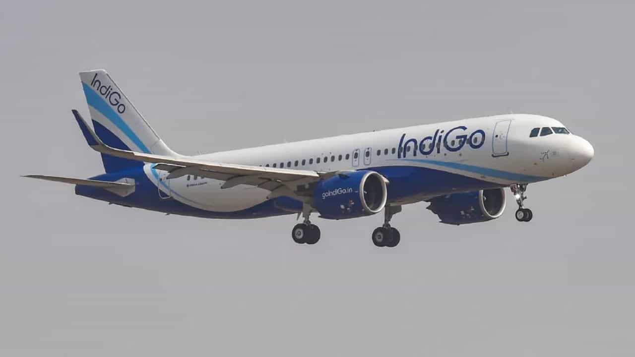 पायलट नागपूरवरुन पुणे विमान उड्डाणासाठी जात होता, बोर्डिंग गेटवर बेशुद्ध पडला