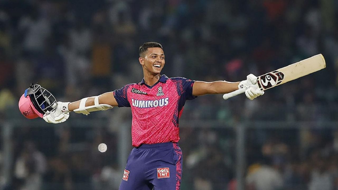 यशस्वी जयस्वाल याने राजस्थान रॉयल्स टीमकडून खेळताना आयपीएल 16 व्या मोसमातील 14 सामन्यांमध्ये 625 धावा ठोकल्या. या दोघांनी आपल्या संघांना अनेकदा एकहाती सामने जिंकून दिले.
