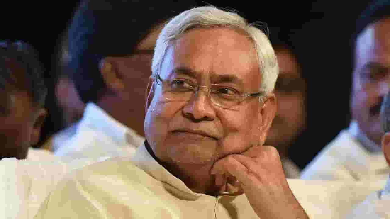 बिहारच्या राजकारणात भूकंप; अल्पसंख्याक कल्याण मंत्री संतोष सुमन यांचा राजीनामा बिहारच्या राजकारणात भूकंप; अल्पसंख्याक कल्याण मंत्री संतोष सुमन यांचा राजीनामा