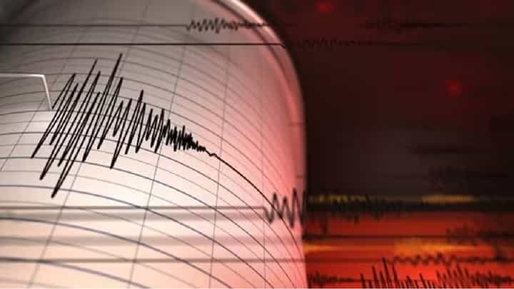 बिपरजॉय चक्रीवादळाच्या संकटादरम्यान 'या' चार राज्यांत भूकंपाचे मोठे हादरे बिपरजॉय चक्रीवादळाच्या संकटादरम्यान 'या' चार राज्यांत भूकंपाचे मोठे हादरे