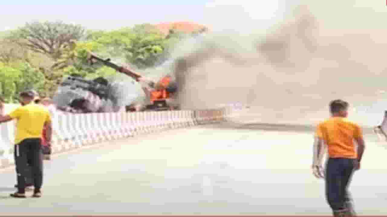 मुंबई-पुणे एक्स्प्रेस वेवर भीषण अपघात, पुण्यावरुन मुंबईकडे जाणाऱ्या वाहनांचा खोळंबा