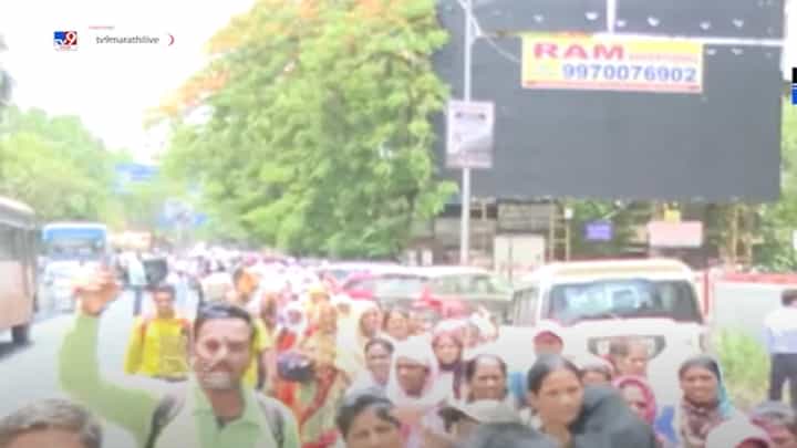 'मुख्यमंत्रीसाहेब न्याय द्या', कोणत्या कर्मचाऱ्यांनी काढला बिऱ्हाड मोर्चा? 'मुख्यमंत्रीसाहेब न्याय द्या', कोणत्या कर्मचाऱ्यांनी काढला बिऱ्हाड मोर्चा?