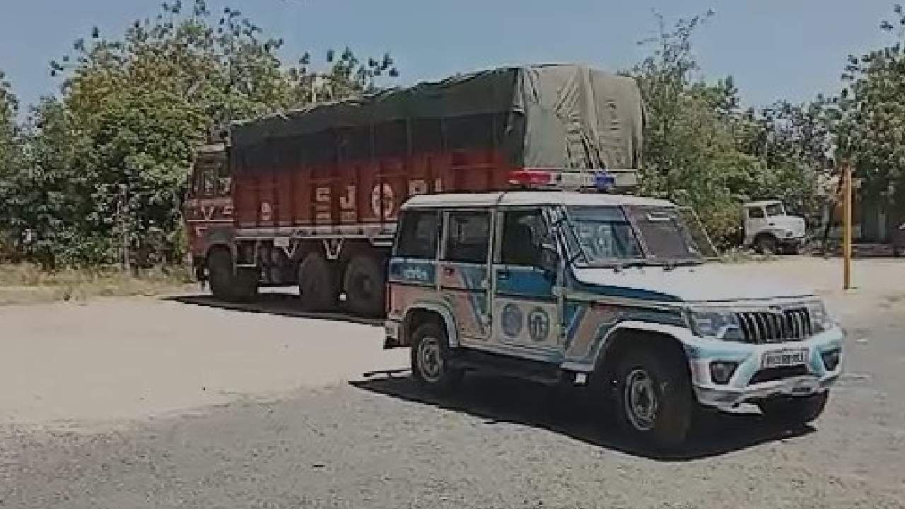 नांदेडमध्ये 45 टन सोयाबीनचे बोगस बियाणे, 60 लाखांच्या बियाण्यांसह चाळीस लाखांचा ट्रक जप्त नांदेडमध्ये 45 टन सोयाबीनचे बोगस बियाणे, 60 लाखांच्या बियाण्यांसह चाळीस लाखांचा ट्रक जप्त