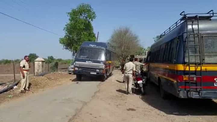 दोन गटातील वाद विकोपाला; तुफान राड्यात 19 जण जखमी, 22 जणांवर गुन्हे दाखल दोन गटातील वाद विकोपाला; तुफान राड्यात 19 जण जखमी, 22 जणांवर गुन्हे दाखल