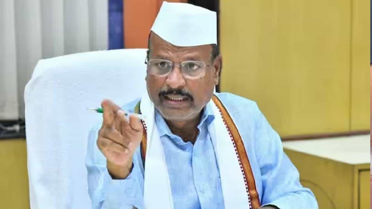 शेतकऱ्यांचे रक्त पिणाऱ्यांना खपवून घेणार नाही; बोगस बियाणे विकणाऱ्यांना कृषीमंत्र्यांचा दणका...