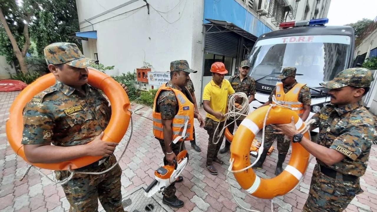 किनाऱ्यालगतच्या गावांना बिपरजॉयचा धोका; PMO कार्यालयही प्रत्येक गावावर लक्ष्य ठेवणार