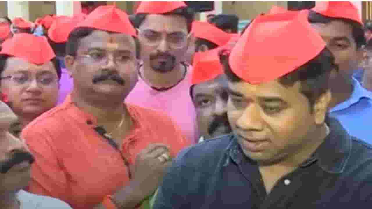 राज ठाकरे यांच्या वाढदिवसानिमित्त मनसे नेत्याकडून अनोखी भेट राज ठाकरे यांच्या वाढदिवसानिमित्त मनसे नेत्याकडून अनोखी भेट