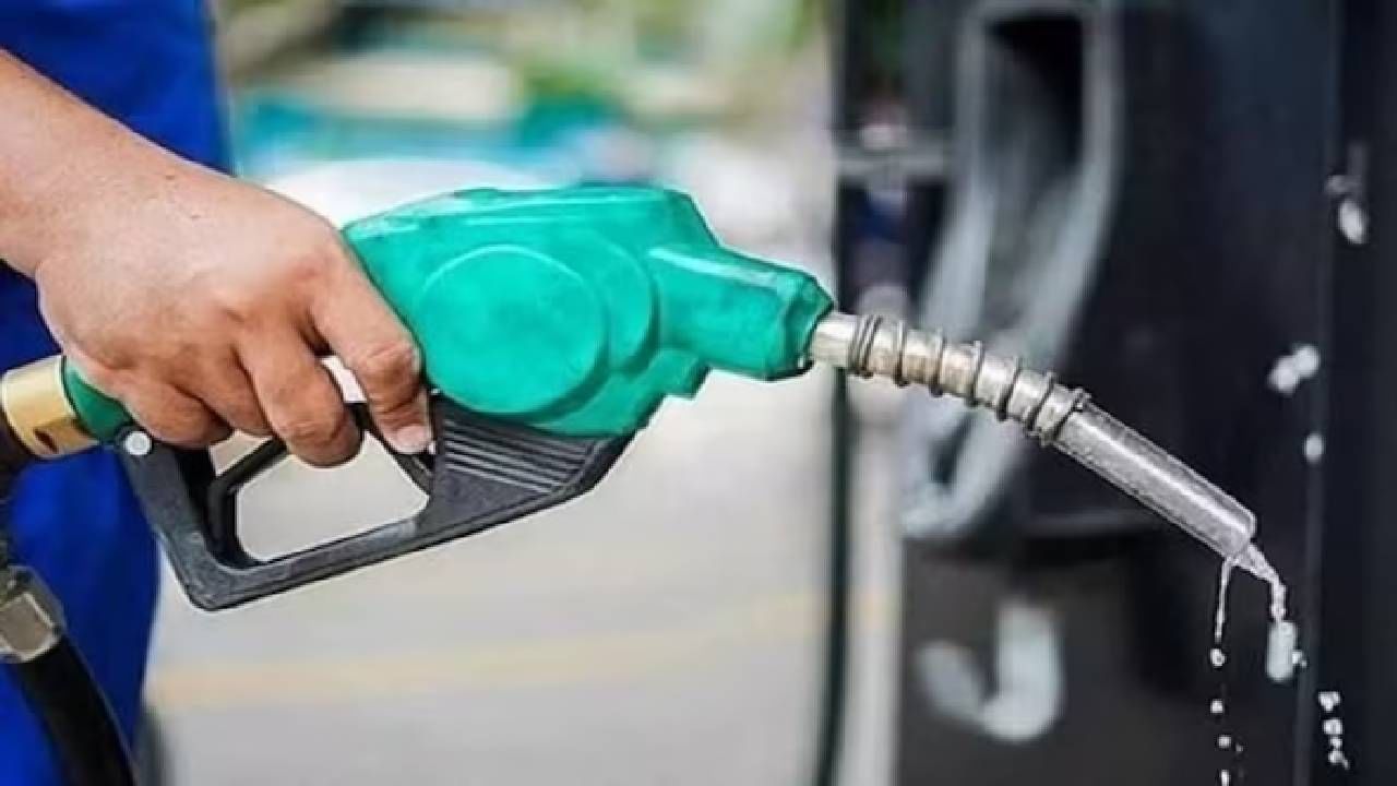 Petrol Diesel Rate Today : कच्चा तेलाच्या स्वस्ताईचा हंगाम, पेट्रोल-डिझेलच्या किंमती घसरल्या?