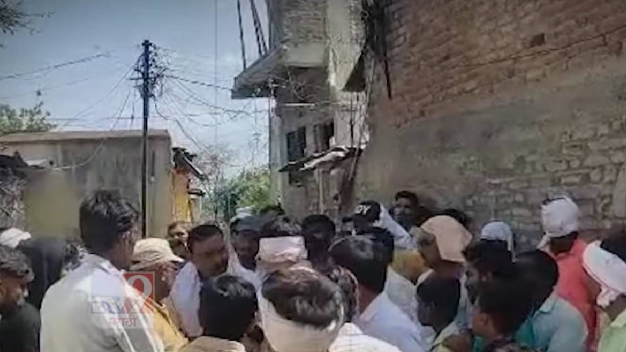 VIDEO : प्रसूती झालेल्या महिलांना घ्यावा लागतोय ओल्या पोत्यांचा सहारा; कुठं व का होतयं असं?