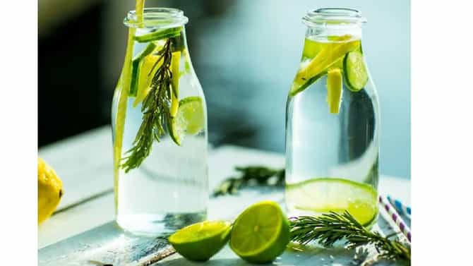 शरीर शुद्ध करणारं डिटॉक्स पाणी काय असतं? ते कसं बनवावं?
