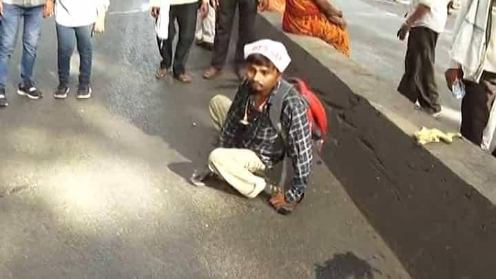 असाही वारकरी; पोलिओमुळे अपंगत्व, तरी 11 वर्षांपासून करतायत पंढरीची वारी असाही वारकरी; पोलिओमुळे अपंगत्व, तरी 11 वर्षांपासून करतायत पंढरीची वारी