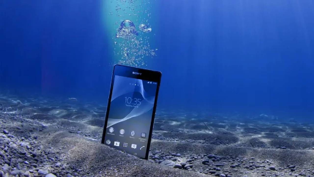 Not every smartphone is waterproof, what is the difference between waterproof, spillproof and splashproof?  – Marathi News |  Not every smartphone is waterproof what is the difference between waterproof spillproof and splashproof