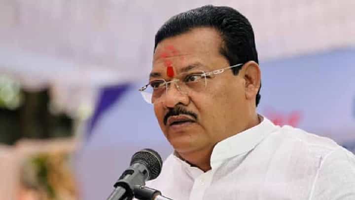 मंत्रिपद मिळणार की नाही याचा पाठपुरावा करा, उगीच…; रोहित पवार यांनी संजय शिरसाट यांना सुनावलं मंत्रिपद मिळणार की नाही याचा पाठपुरावा करा, उगीच…; रोहित पवार यांनी संजय शिरसाट यांना सुनावलं