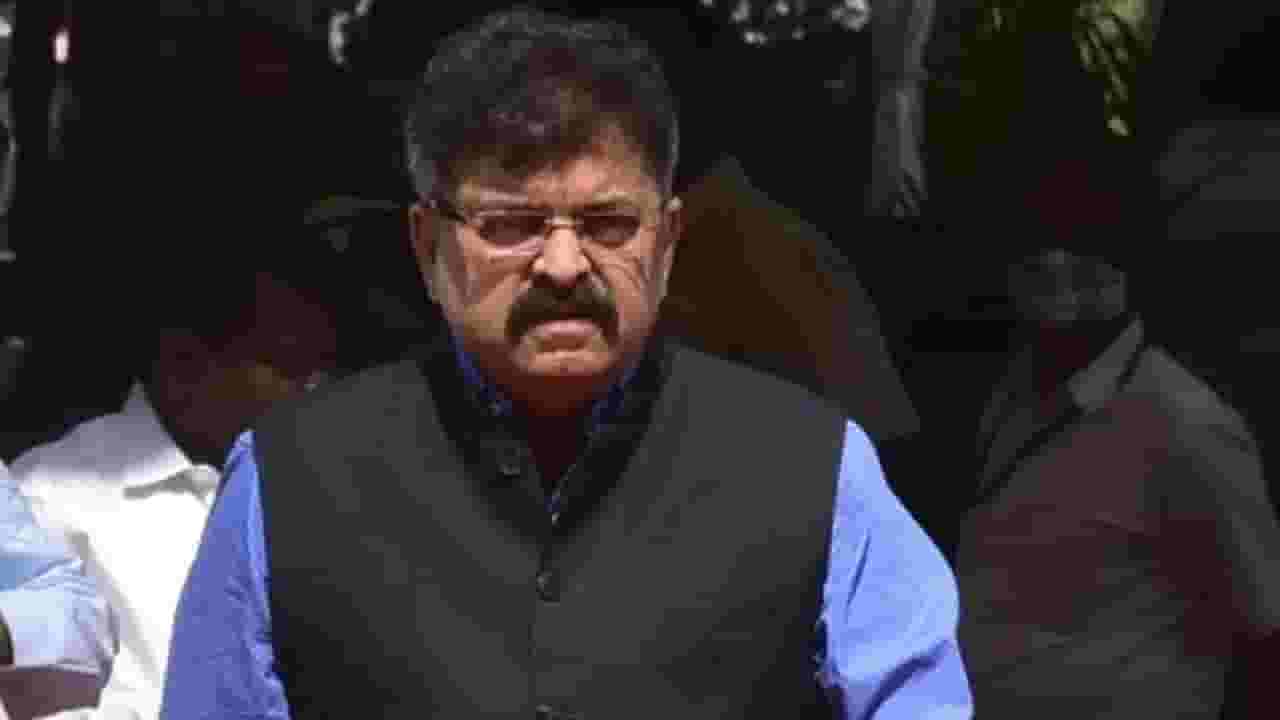 जितेंद्र आव्हाड यांच्या खोचक टोला; मनसे नेत्याचा पलटवार; खरमरीत टीका करत म्हणाला, ‘ते आधी उंबरटे झिजवायचे’