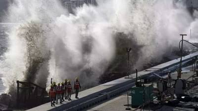 ‘बिपरजॉय’ चक्रीवादळाचं थैमान, गुजरातच्या सौराष्ट्र, कच्छ आणि व्दारकाला फटका