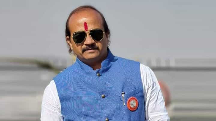 maharashtra politics : छत्रपती संभाजी राजे यांचा वसंत मोरे यांना फोन; म्हणाले, ‘तुम्ही स्ट्राँग...’ maharashtra politics : छत्रपती संभाजी राजे यांचा वसंत मोरे यांना फोन; म्हणाले, ‘तुम्ही स्ट्राँग...’