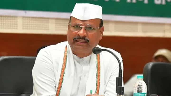 सीमेवर लढणाऱ्या सैनिकांची सत्तारांकडून लूट? संजय राऊत म्हणाले, या औरंग्याच्या पेकाटात… सीमेवर लढणाऱ्या सैनिकांची सत्तारांकडून लूट? संजय राऊत म्हणाले, या औरंग्याच्या पेकाटात…