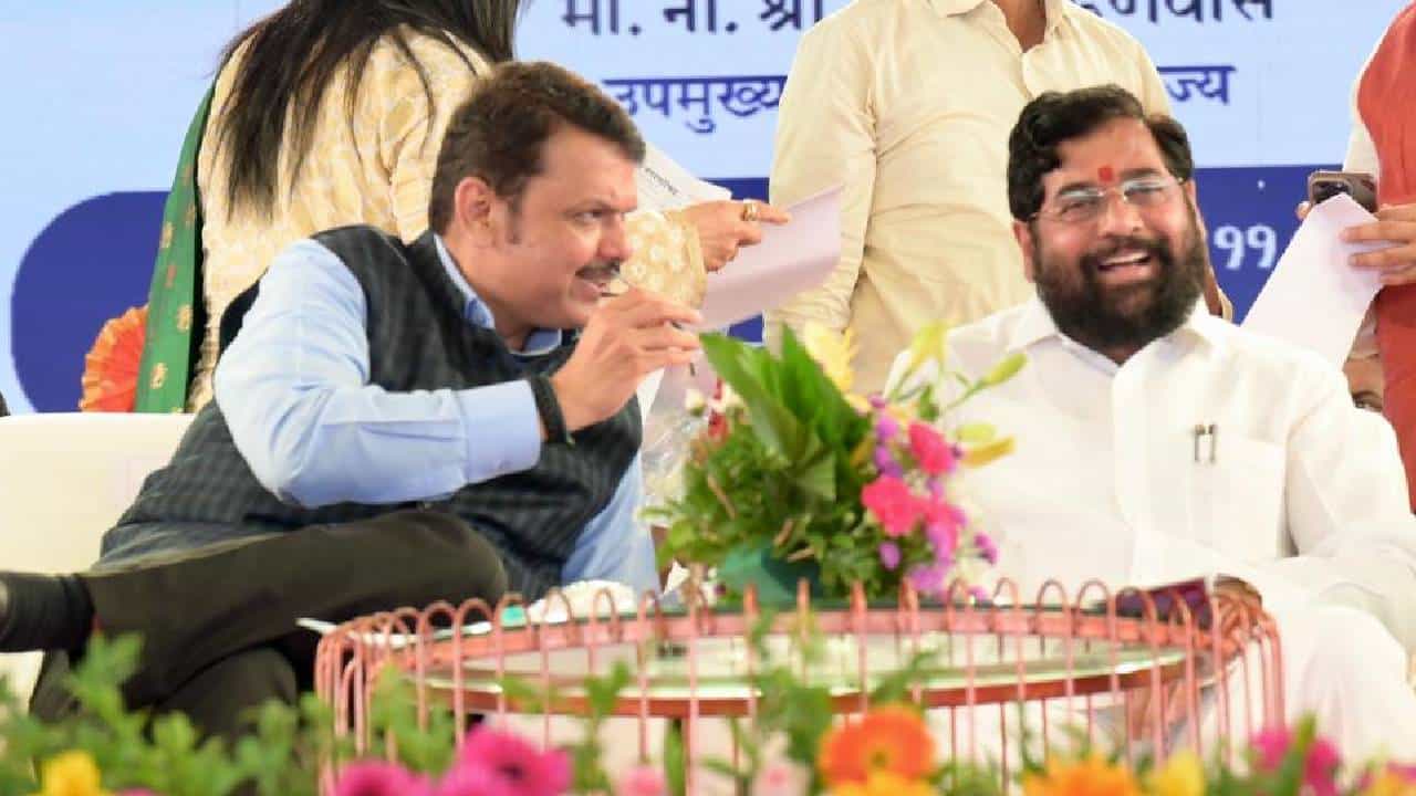 ...तर एकनाथ शिंदेंनी फडणवीसांना मुख्यमंत्री करावं, जय-वीरुच्या जोडीवरून सचिन खरांतांचा टोला