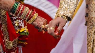 पाटलाच्या पोराची मैत्रिणींनी चेष्टा केली, जिजा रडले, नववधूच्या संतापाचे भर मंडपात वादळ