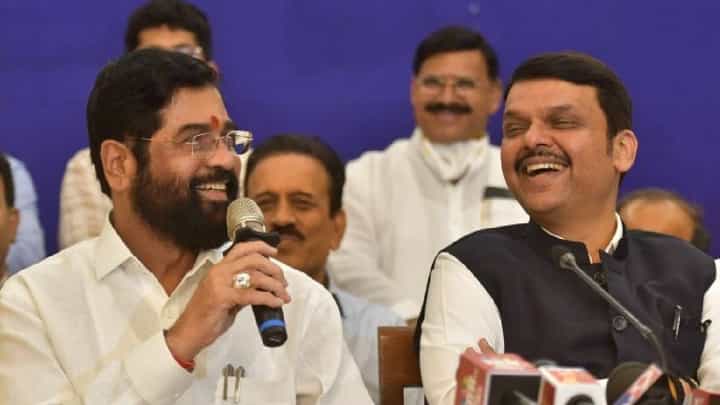 जाहिरातीवरून शिंदे गटाच्या नेत्याचं सूचक वक्तव्य; म्हणाला, ‘जाणीवपूर्वक चूक; पण शिंदे आणि फडणवीस याचं नातं...’ जाहिरातीवरून शिंदे गटाच्या नेत्याचं सूचक वक्तव्य; म्हणाला, ‘जाणीवपूर्वक चूक; पण शिंदे आणि फडणवीस याचं नातं...’