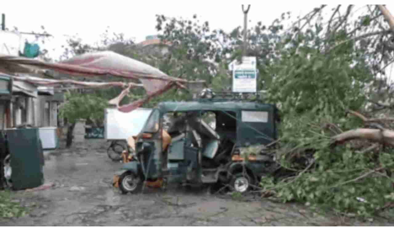 Biparjoy Cyclone : सुपर सायक्लोन बिपरजॉय गुजरातमध्ये कुठपर्यंत पोहचला, पुढचा प्रवास कसा असणार