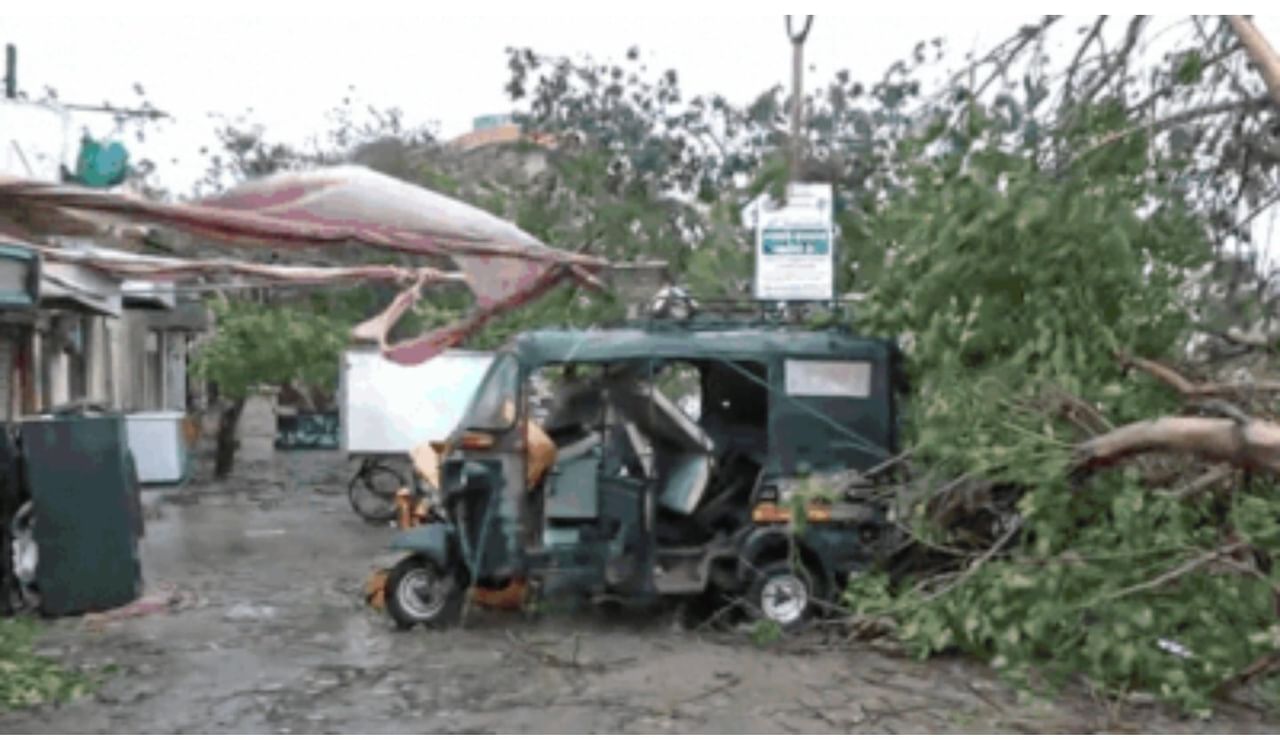 Biparjoy Cyclone : सुपर सायक्लोन 'बिपरजॉय' गुजरातमध्ये कुठपर्यंत पोहचला, पुढचा प्रवास कसा असणार