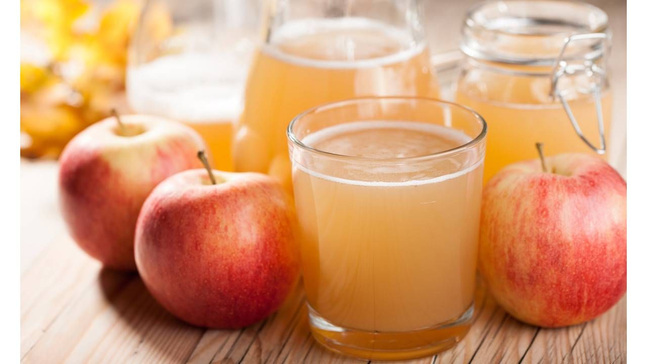 रिकाम्या पोटी सफरचंदाचा रस पिण्याचे फायदे! Marathi News Apple juice