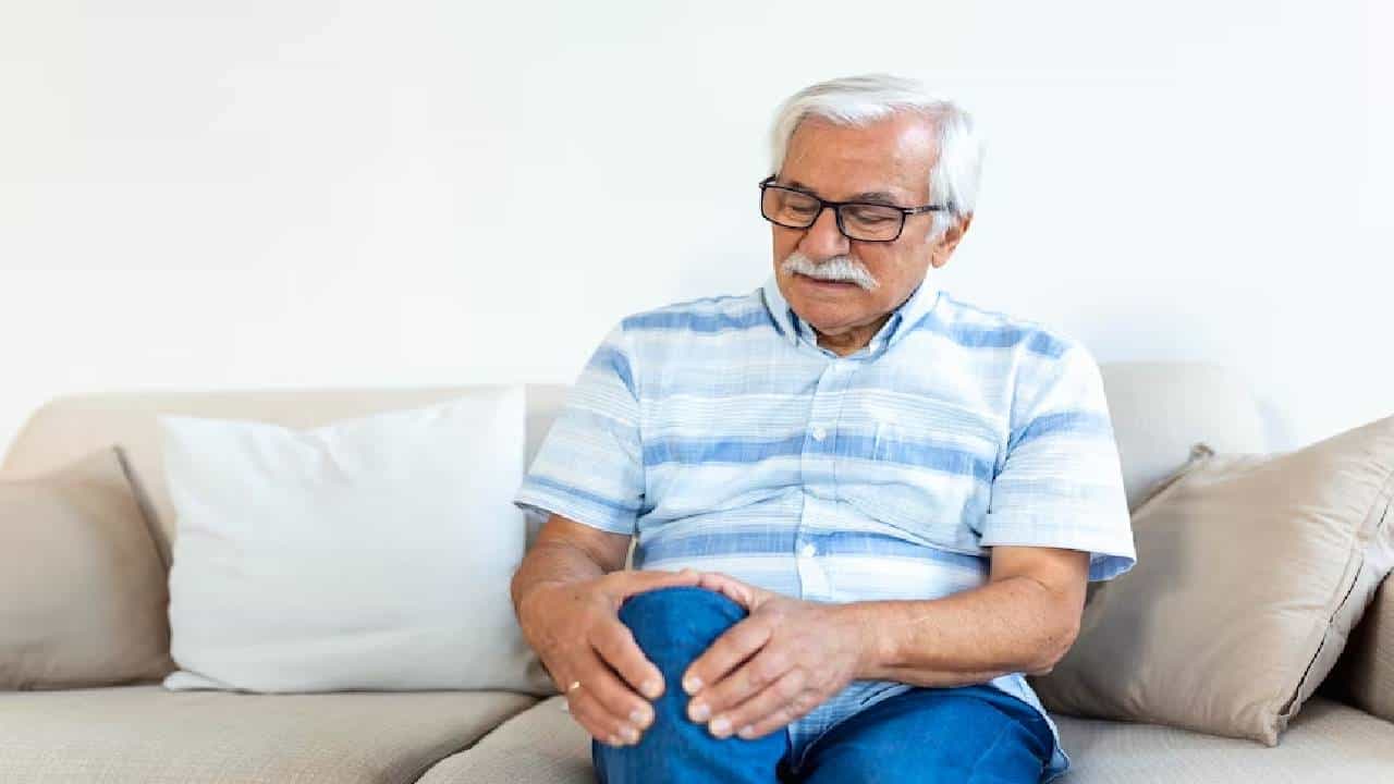 वाढत्या वयात हाडं झाली कमकुवत ? अशी मजबूत ठेवा तुमची हाडं, या टिप्स बिलकूल विसरू नका