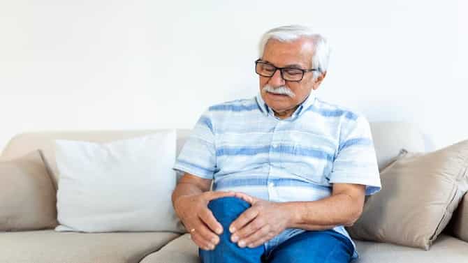 वाढत्या वयात हाडं झाली कमकुवत ? अशी मजबूत ठेवा तुमची हाडं, या टिप्स बिलकूल विसरू नका