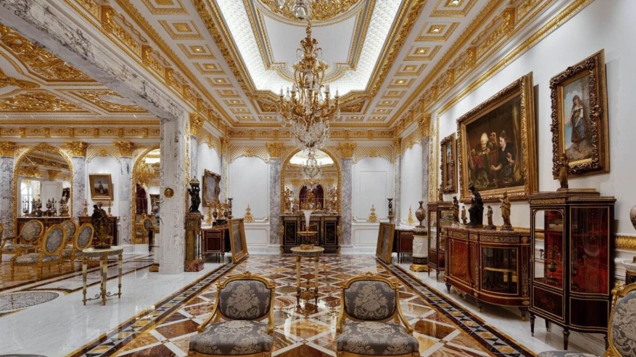 दुबईतील व्हर्सायच्या हवेलीबद्दल ज्याला मार्बल पॅलेस असे नाव देण्यात आले आहे. दुबईमध्ये ही हवेली तयार करण्यासाठी सुमारे 12 वर्षे लागली.  हा एक व्हिला आहे, जो एमिरेट्स हिल्सजवळ 60,000 स्क्वेअर फूटमध्ये आहे.