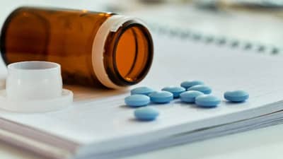 Expired Medicine : घरातील राहून गेलेली औषधं कचऱ्यात टाकत असाल तर थांबा, कारण... एकदा ही बातमी वाचा!