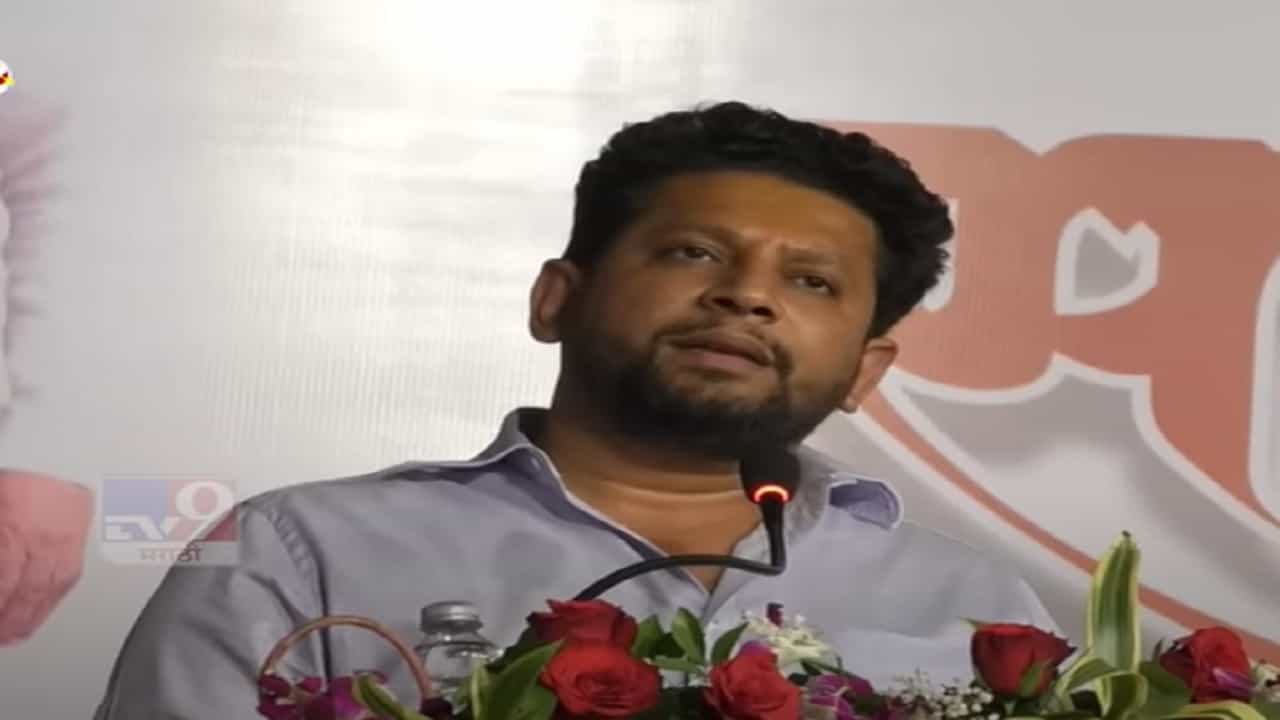 भर सोहळ्यात भाषण करतांना सुजय विखे पाटील हे भावूक, काय कारण? भर सोहळ्यात भाषण करतांना सुजय विखे पाटील हे भावूक, काय कारण?