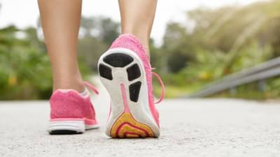 चालाल तर वाचाल... मधुमेहाच्या रुग्णांनी रोज एवढी पावलं चालणं फायदेशीर